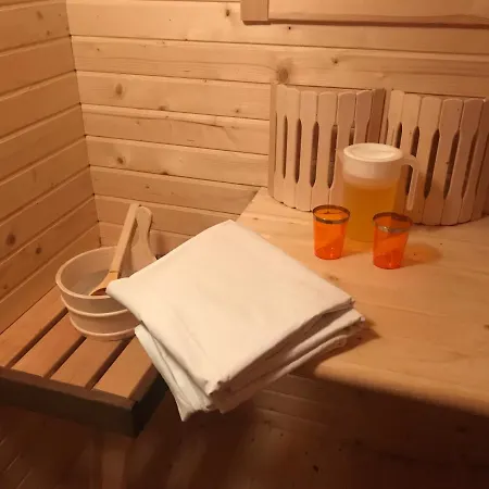 Eden Lodge *